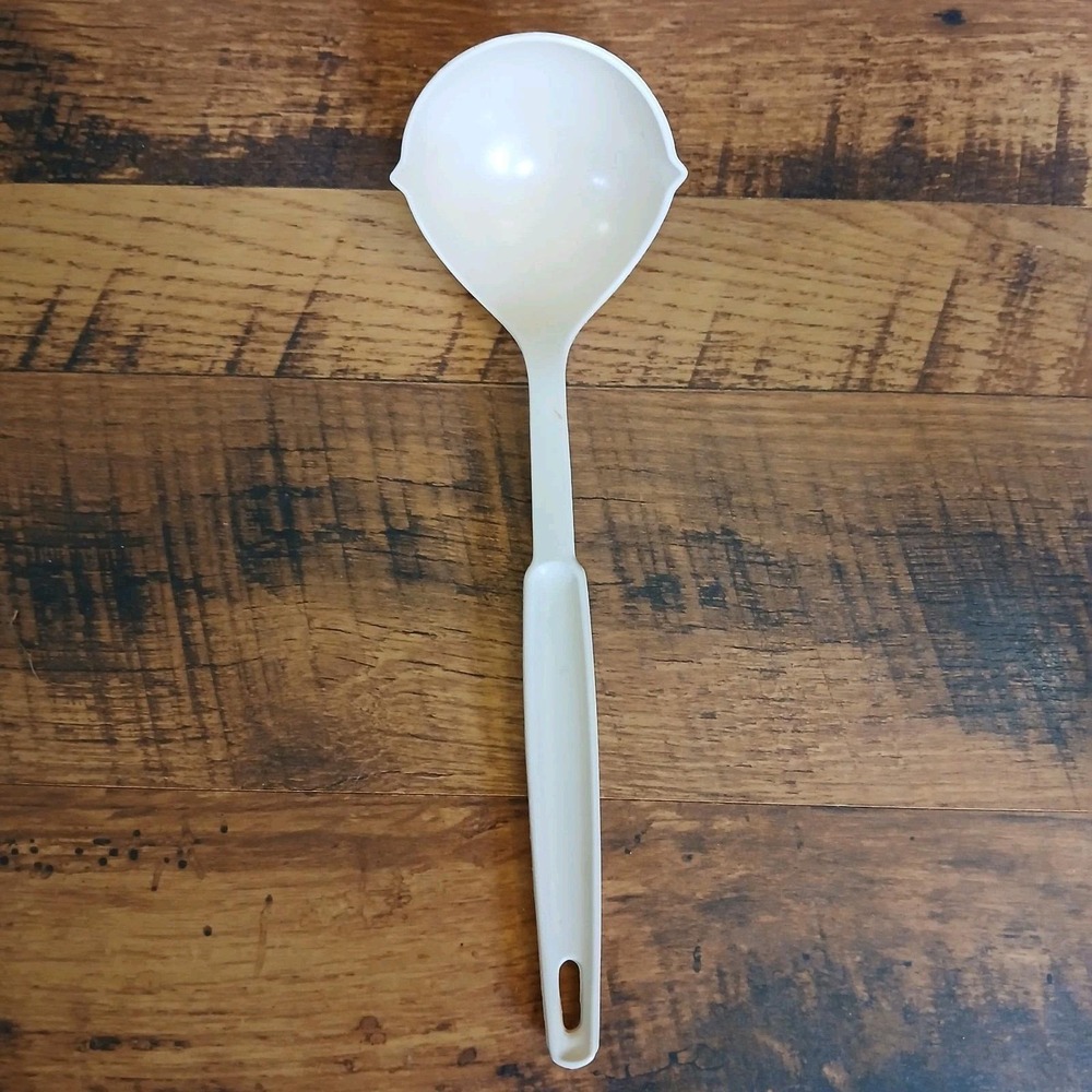 Vintage Ekco Almond White Beige Nylon Plastic‎ Soup Ladle Kitchen Utensil USA